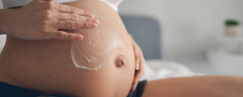 Frau mit schwangerem Bauch